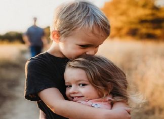 A Simple Reminder to Give Your Sibling A Hug