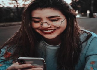 Thoughts Every Girl Has When A Guy Texts Her (Video)