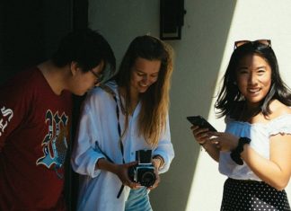 Why Being The Third Wheel Isn’t As Sh*tty As You Think