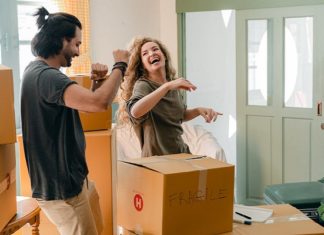 Laughs Over Looks: 8 Reasons To Date The Funny Girl