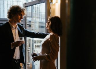 Why ‘Don’t Talk to Strangers’ Is Actually Terrible Advice