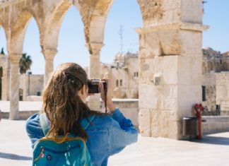Why Your 20s Should Be For Catching Flights, Not Feelings