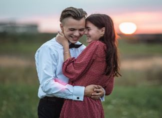 How To Avoid Annoying Your Friends With Your Relationship