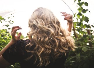 20 Struggles All Long-Haired Women Know Too Well