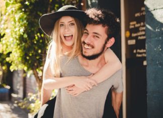 8 Things Guys Want To Hear On A First Date