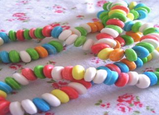 Here’s What Happened When I Wore A Candy Necklace To The Bar