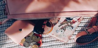 10 Things You Need In Your Purse At All Times