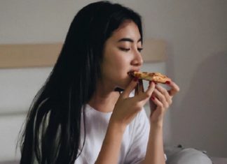 12 Foods You Must Avoid If You’re Planning To Have Sex Tonight