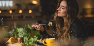 7 Eating Habits You Need To Break ASAP