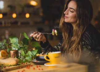 7 Eating Habits You Need To Break ASAP