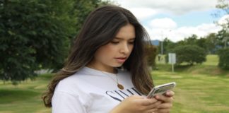 Sexting 101: Master The Art Of Sexting With These 4 Tips