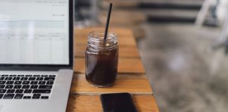 6 Easy Ways To Use Less Plastic Every Day