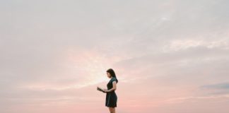 Why The Perfect Kind Of Alone Time For Introverts Is Reading