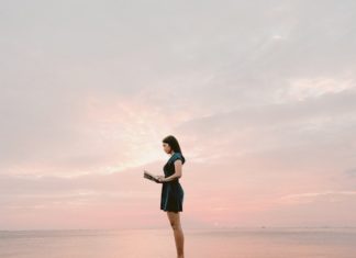 Why The Perfect Kind Of Alone Time For Introverts Is Reading