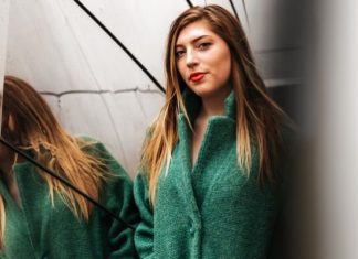 5 Ways To Get A Girl’s Attention Without Sending A Dick Pic
