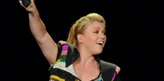 You Need To Listen To Kelly Clarkson’s Speech On The Texas Shooting