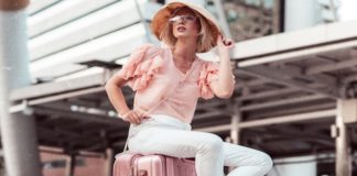 6 Travel Necessities For Women Who Are Always On The Go