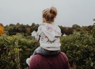 22 Hilarious Things Dads Do That Make Them Irreplaceable