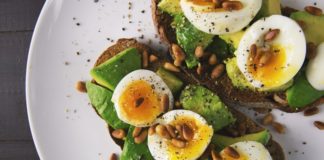 6 Foods You Should Be Eating If You Suffer From Estrogen Imbalance