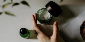Goodbye Puffy Eyes: 7 Amazing Benefits Of A Green Tea Detox Mask