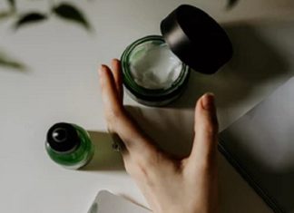 Goodbye Puffy Eyes: 7 Amazing Benefits Of A Green Tea Detox Mask