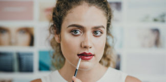7 Things You Need To Get The Perfect Makeup Look At All Times