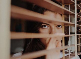 What You Should Consider When He’s Giving You Mixed Signals