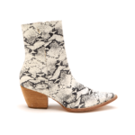 caty-black-white-outside_1024x1024