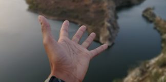 Why 2019 Should Be The Year To Give Without Expecting Anything In Return