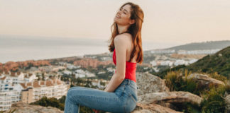 Happiness Expert Finds That Single Women Are The Healthiest & Happiest People