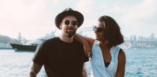 7 Important Relationship Lessons From Confident People confident couple