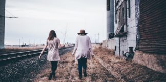 5 Signs That You’re Drifting From Your Closest Friends