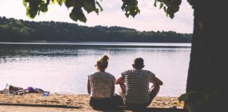 3 Ways To Decide Whether Or Not You Should End Your Summer Fling