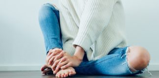 6 Women’s Health Conditions We Don’t Talk About Enough women's health woman legs