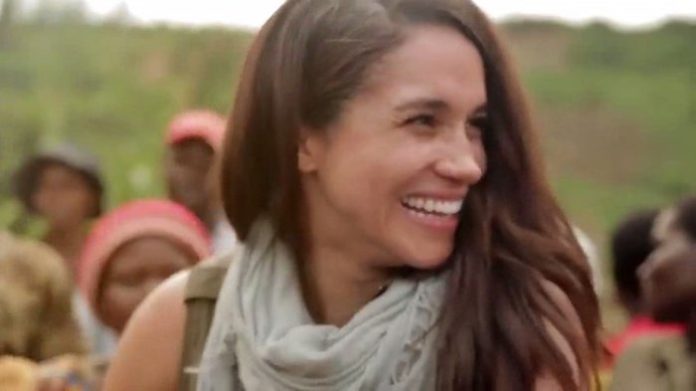 Meghan_Markle_drilling_a_borehole_in_Rwanda_(07)