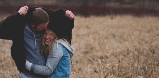 4 Things I Learned After Flying 10,000 Miles To Save My Relationship save my relationship couple