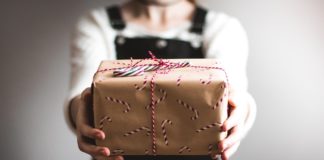 4 Reasons Gifts From The Heart Are Better Than Anything Else gift giving heartfelt