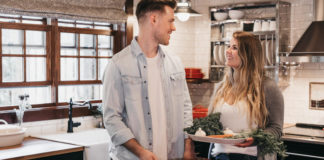 4 Tips To Plan The Perfect Romantic Dinner Date At Home