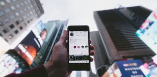 Why I’m Intentionally Staying On Social Media This Holiday Season social media online instagram holiday