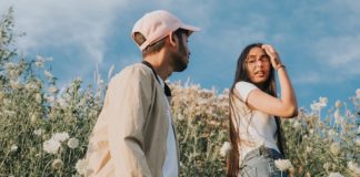 Move Along: 4 Red Flags On A First-Date That You Should Not Overlook