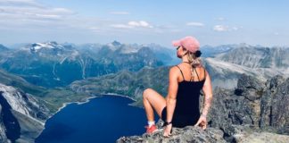 Why My FitBit Is One Of The Greatest Gifts I’ve Ever Gotten girl wearing fitbit on mountain