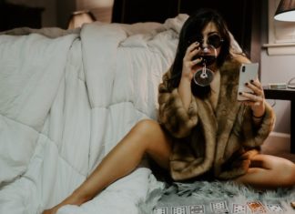 sexting phone bed woman wine
