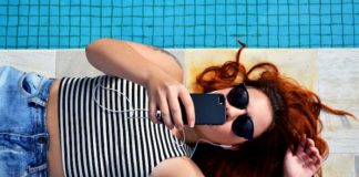 Why Everyone Is So Obsessed With TikTok Right Now tiktok scroll social media phone