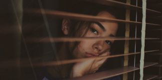 What It’s Like To Watch Your Mom Suffer From Addiction sad daughter addiction