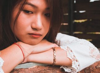 girl-with-regret