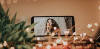5 Virtual Hang-Out Ideas To Do With Your Friends Right Now stay connected connecting with friends