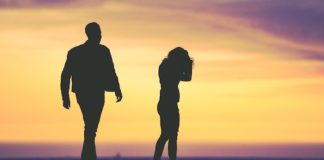 10 Warning Signs You’re A Victim Of Gaslighting gaslighting argument couple fighting