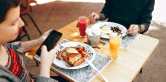 How To Avoid The Eating Disorder Culture That Social Media Promotes social-media-eating-disorder