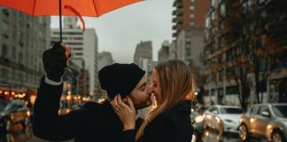 40 Simple & Totally Romantic Ways To Tell Her You’re Madly In Love