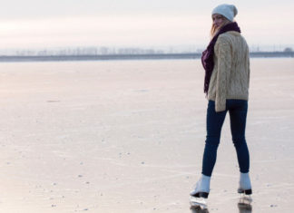 woman-ice-skating